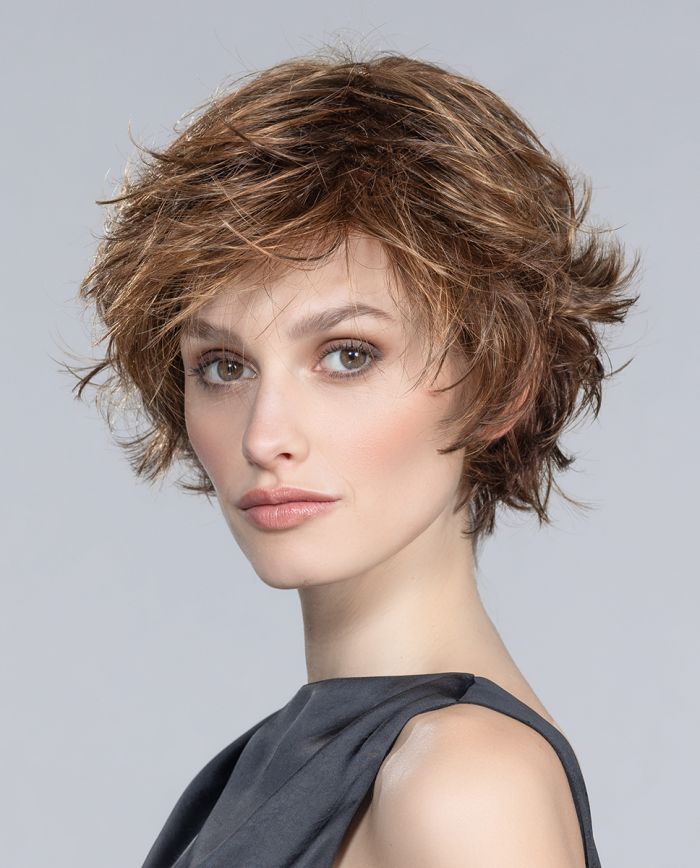 Ellen&acute;s Changes Modelo Cool **DD (Cabelo Sint&eacute;tico)